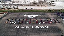 Im US-amerikanischen Ford-Werk in Flat Rock, Michigan, läuft das 10-millionste Exemplar des Ford Mustang vom Band